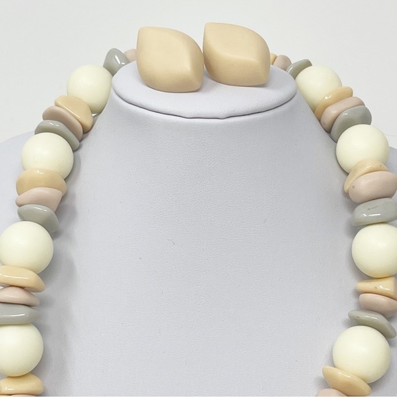 Vintage Necklace & Earrings Set - Picture 3 of 12
